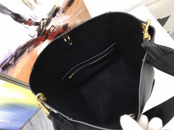 CELINE Sangle Seau Bag in Calfskin Leather C3369 Black CELINE Sangle Seau Bag in Calfskin Leather C3369 Black