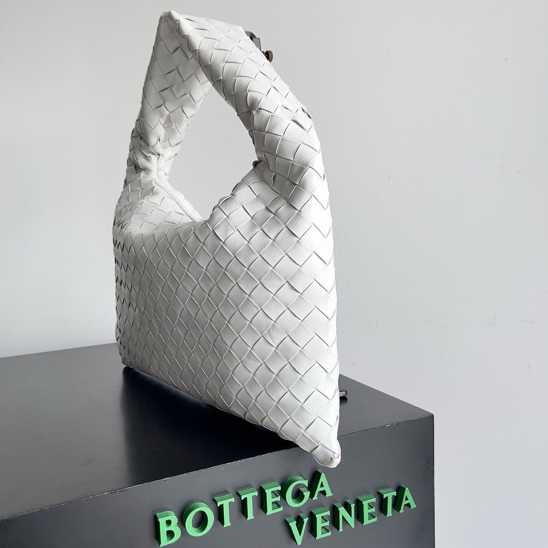 Bottega Veneta Medium Hop Original Leather Bag 763966 White Bottega Veneta Medium Hop Original Leather Bag 763966 White