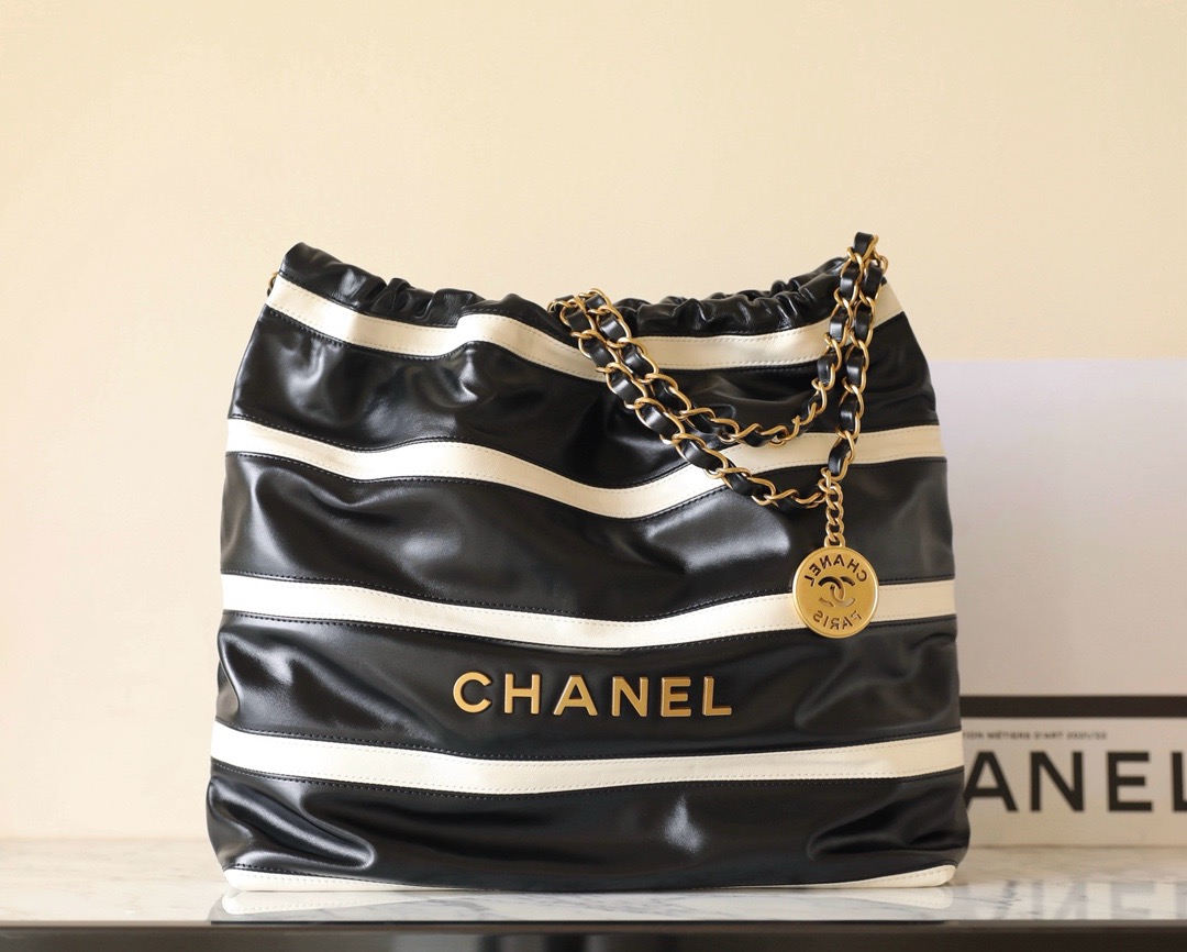 CHANEL 22 HANDBAG AS3260 Black&white CHANEL 22 HANDBAG AS3260 Black&white