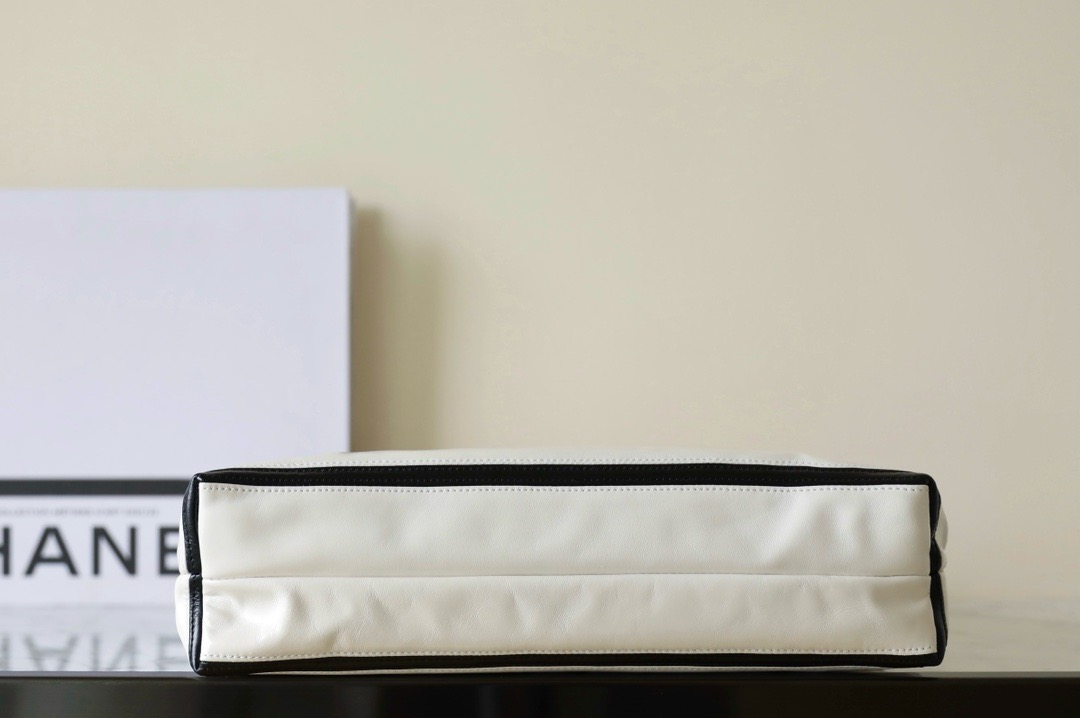 CHANEL 22 HANDBAG AS3260 White & Black CHANEL 22 HANDBAG AS3260 White & Black