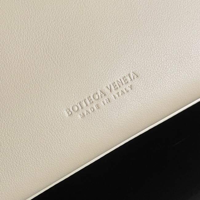 Bottega Veneta Andiamo Silky calfskin 810214 Natural