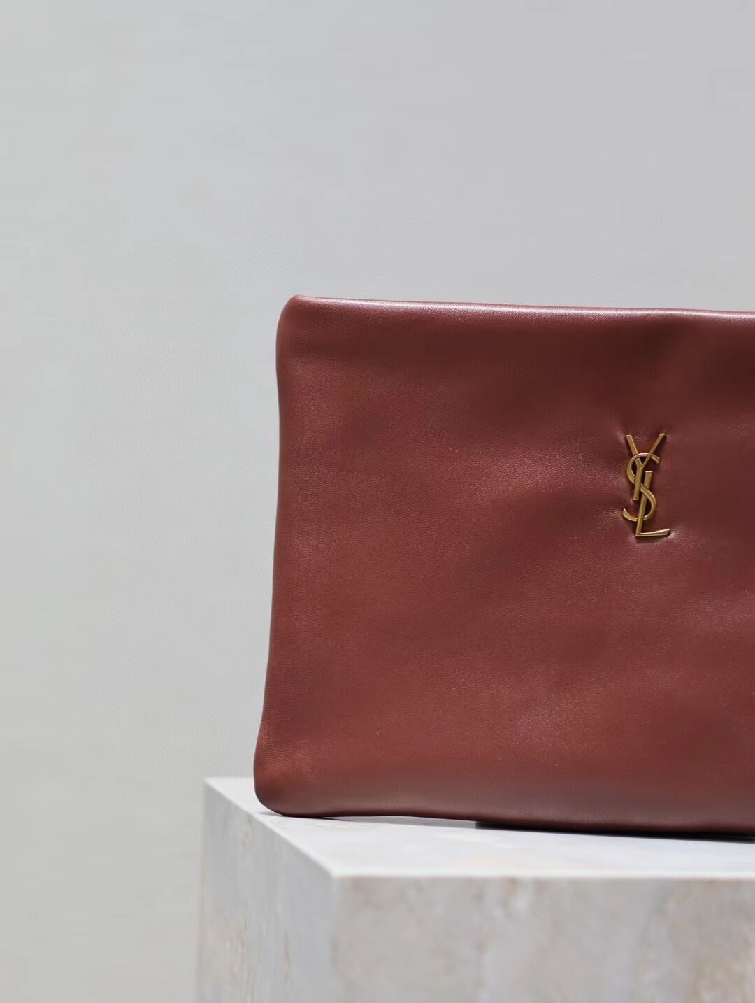 SAINT LAURENT CALYPSO LARGE POUCH IN LAMBSKIN 778943 ROUGE MERLOT SAINT LAURENT CALYPSO LARGE POUCH IN LAMBSKIN 778943 ROUGE MERLOT