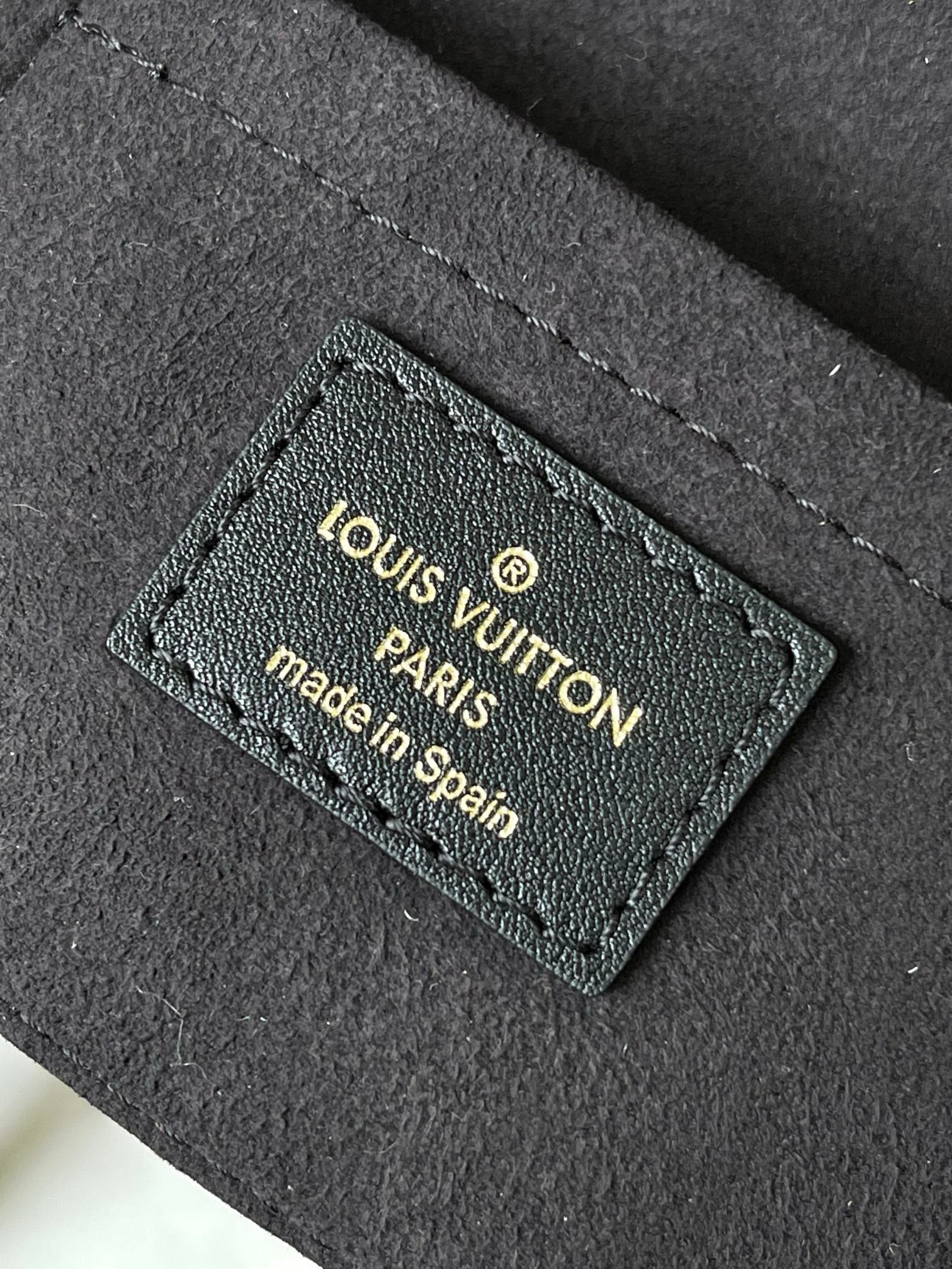 Louis Vuitton Monogram Canvas Camera Box Bag M82465 Brown Louis Vuitton Monogram Canvas Camera Box Bag M82465 Brown
