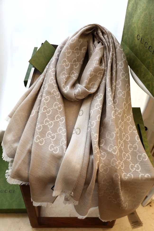 Gucci rinted GG cotton wool lame shawl 845243-3