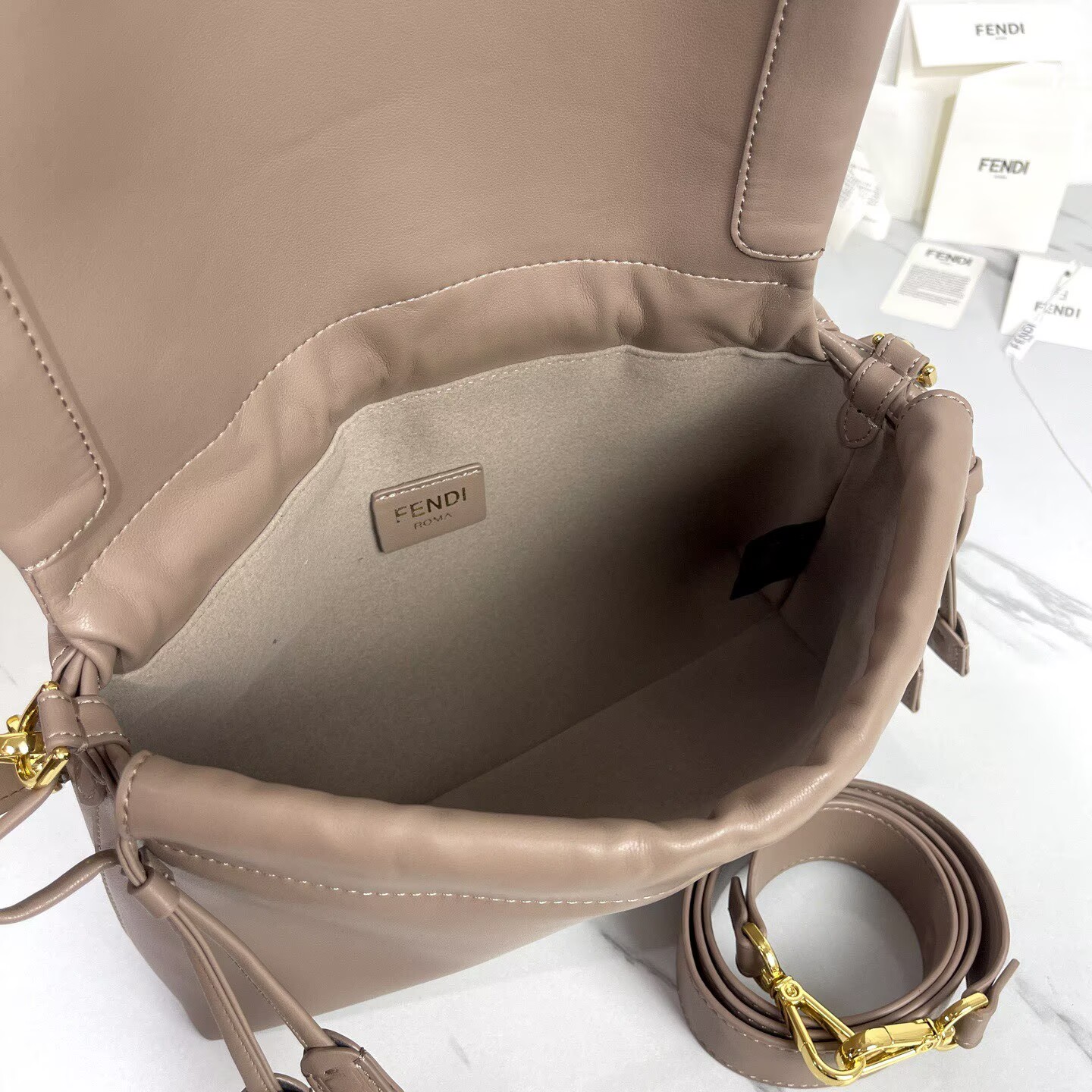 FENDI 2025 Mamma Baguette Original Leather Medium Bag FF8851 Gray FENDI 2025 Mamma Baguette Original Leather Medium Bag FF8851 Gray