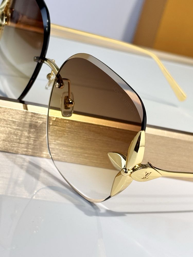 Louis Vuitton Sunglasses LVS00011-1 Louis Vuitton Sunglasses LVS00011-1