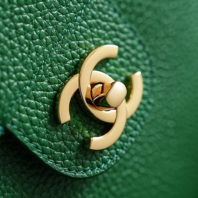 Chanel SPRING SUMMER MAXI FLAP BAG AS6233 green Chanel SPRING SUMMER MAXI FLAP BAG AS6233 green