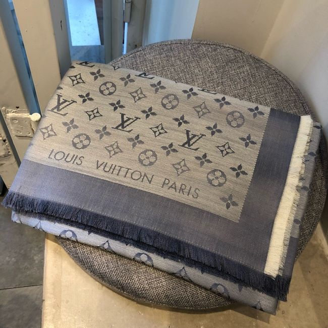 Louis Vuitton Monogram Shine Shawl M98772-2