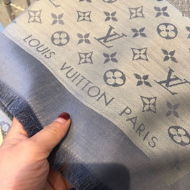Louis Vuitton Monogram Shine Shawl M98772-2