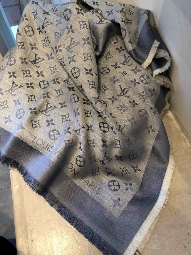 Louis Vuitton Monogram Shine Shawl M98772-2