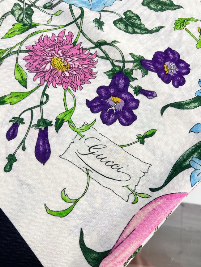Gucci cashmere Shawl 06392-2
