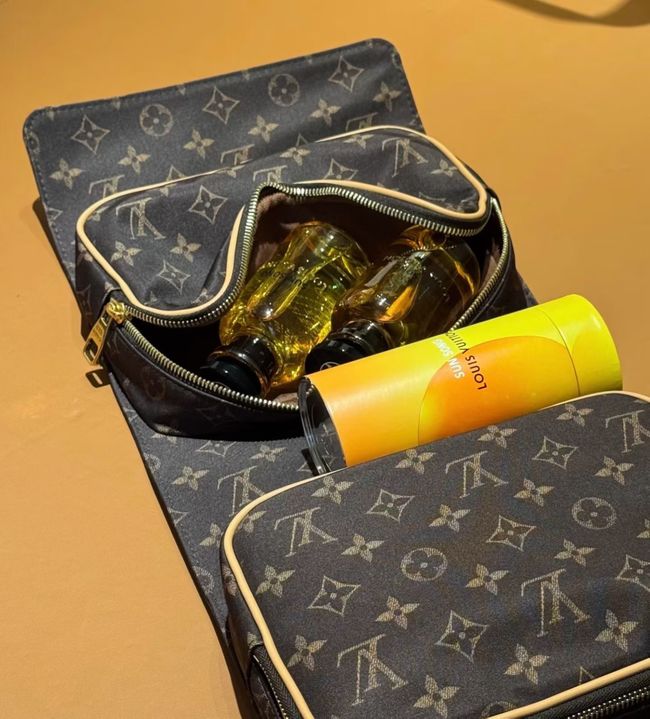 Louis Vuitton Hanging Toiletry Bag M2A500 Louis Vuitton Hanging Toiletry Bag M2A500