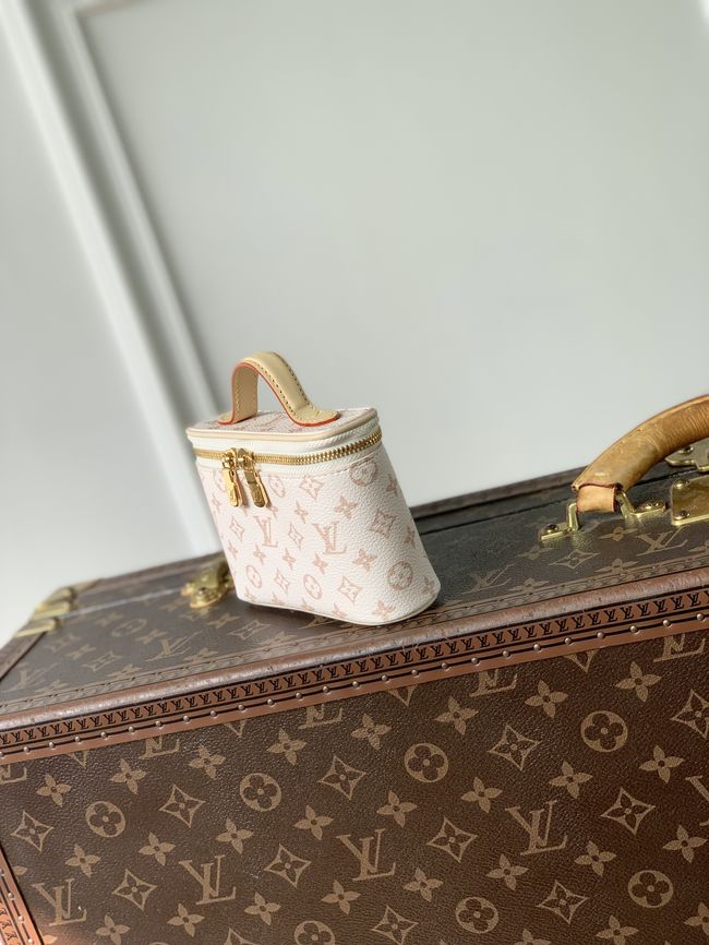 Louis Vuitton Nice Beauty M25689 white
