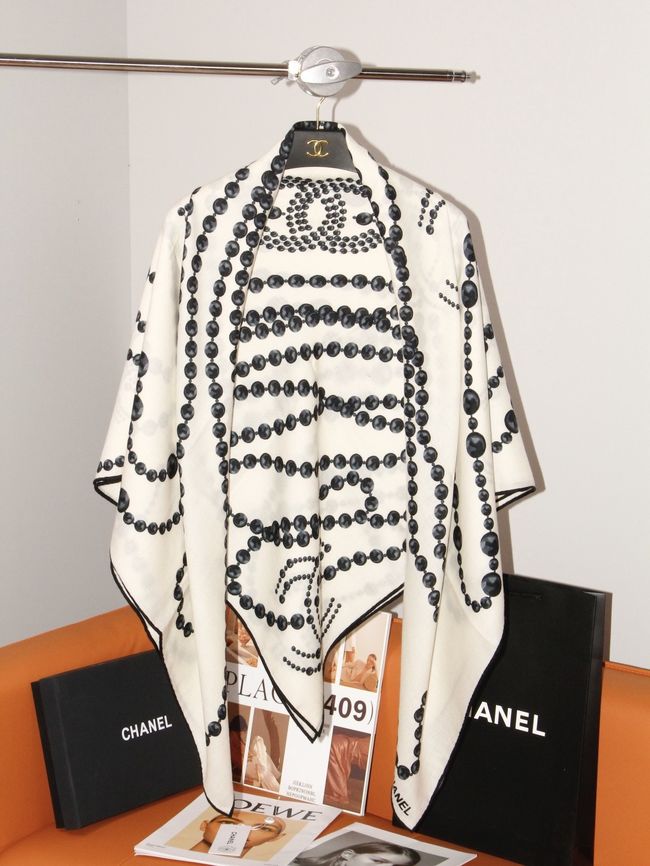 Chanel Wool and Silk Shawl AAC492-1