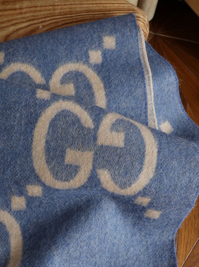 Gucci Reversible Cashmere scarf 777067-1