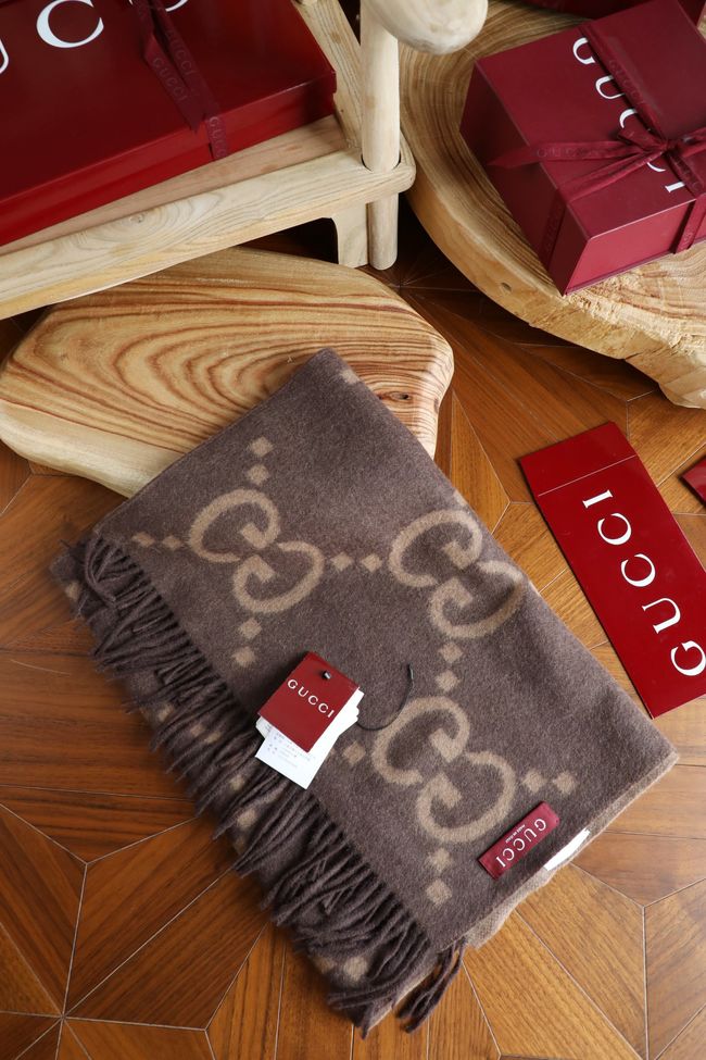 Gucci Reversible Cashmere scarf 777067-7