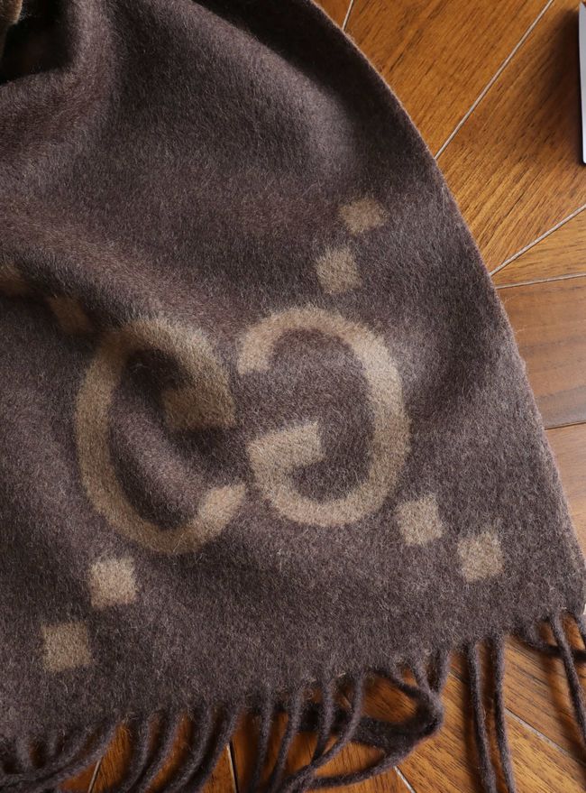 Gucci Reversible Cashmere scarf 777067-7