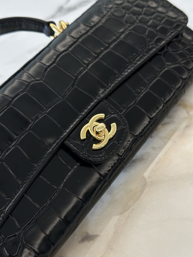 Chanel Clutch with chain Crocodile Embossed AP5280 black