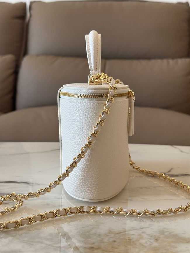 Chanel Vanity with Chain AP5574 white